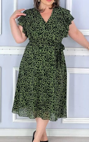 Patty | Elegant dress with leopard print and V-neck.